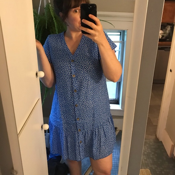 Meet your Posher, Liz 🌸 - Picture 4 of 5